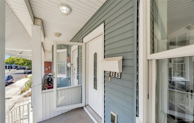 Building Photo - 425 Hancock Pl