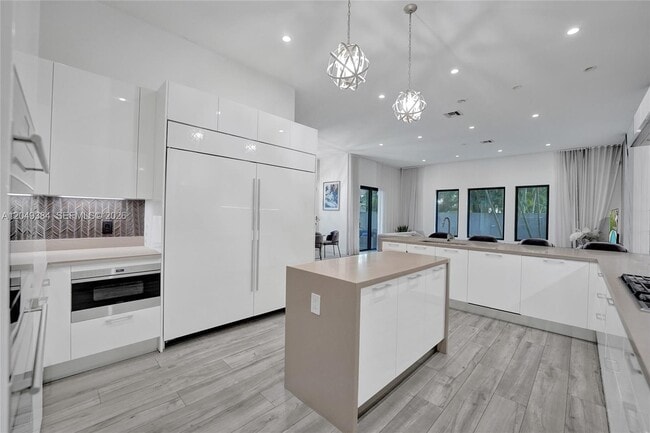 Building Photo - 5742 Brookfield Cir