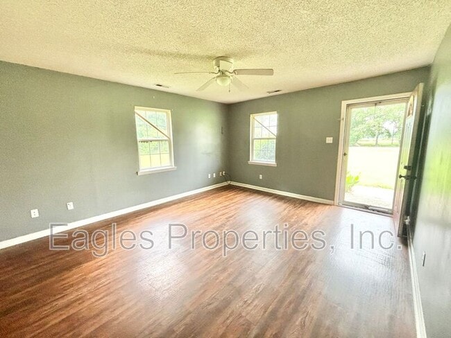 Building Photo - 409 Hill Loop Rd