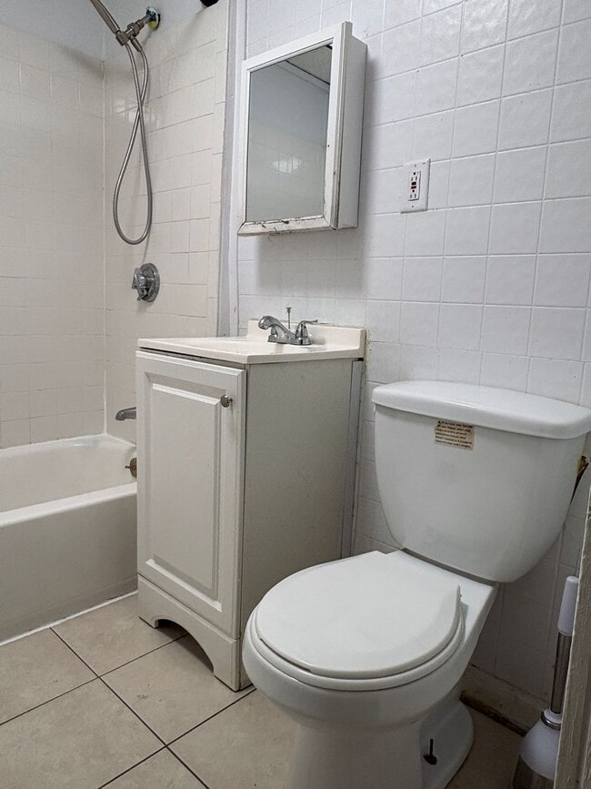 Building Photo - 58-60 Temple Street