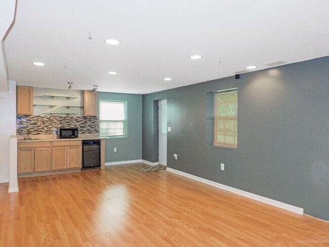 Building Photo - Colonial with Sunroom and Finished Basement