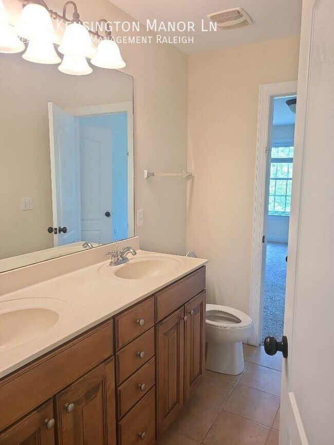 Building Photo - 7801 Kensington Manor Ln