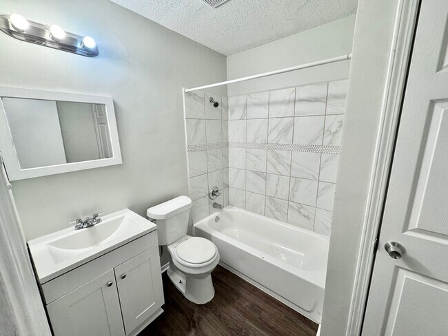 Building Photo - 4079 Forest View Dr