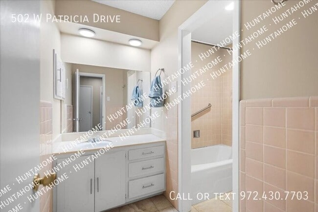 Building Photo - 502 W Patricia Dr