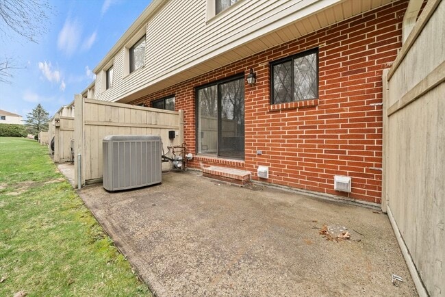 Building Photo - 68 Sterling Ln