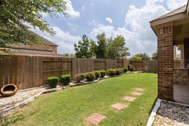 Building Photo - 28647 Maple Red Dr