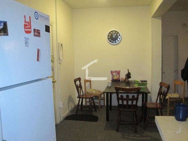 Building Photo - Packard's Corner three bedroom filled with sunlight