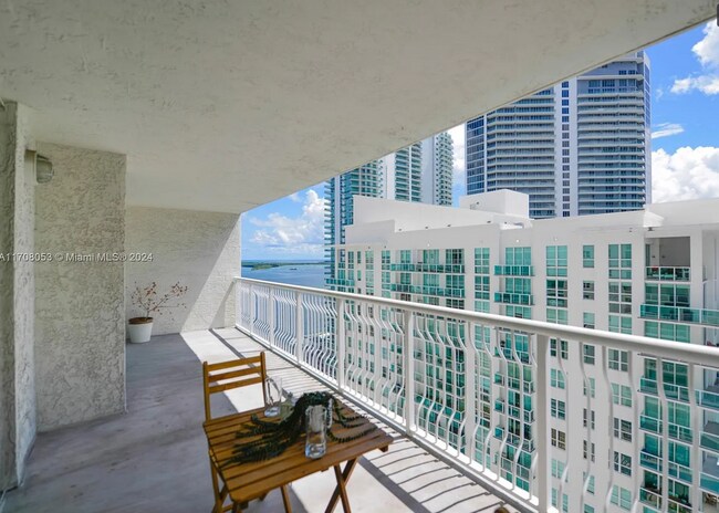 Building Photo - 1200 Brickell Bay Dr