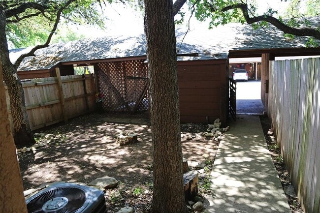 Building Photo - 4 Deerfield Dr