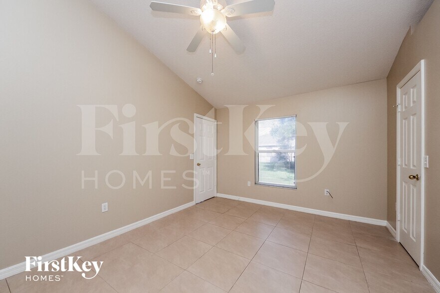 Building Photo - 917 Delano Ct