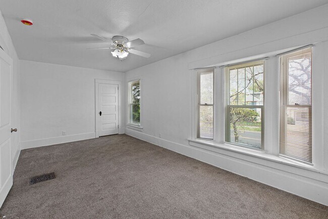 Building Photo - 8 Bedroom Home with 3 Kitchens Near UNC - Available as a single home or 2 separate units.