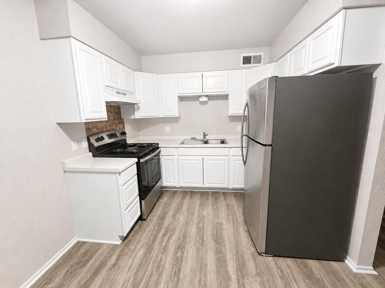 Building Photo - 1111 E Cochise St