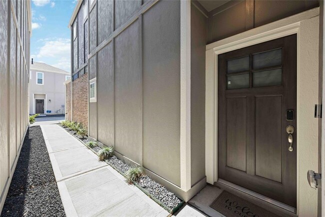 Building Photo - 16106 Oregon Oak Dr