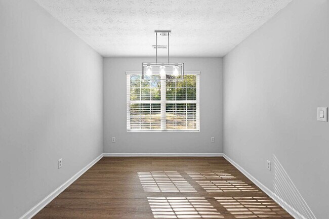 Building Photo - 3 Bedroom Ranch in Golf Cart Area of Senoia