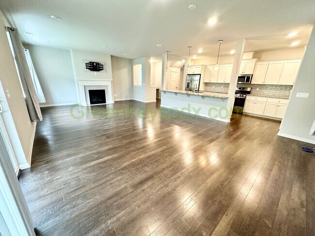 Building Photo - Amazing 2,306-square-foot house in Wood Village