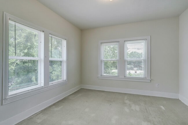 Building Photo - 3002 Isabella St