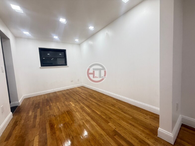 Building Photo - 237 Davis Ave