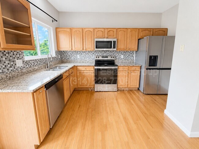 Building Photo - 555 Fortress Ct