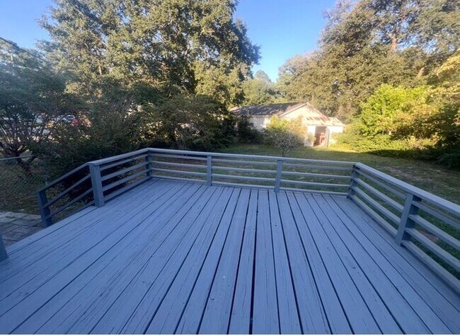 Building Photo - Brick one level home, Live Oak Tree, 3-4 bedrooms, fenced yard, deck.