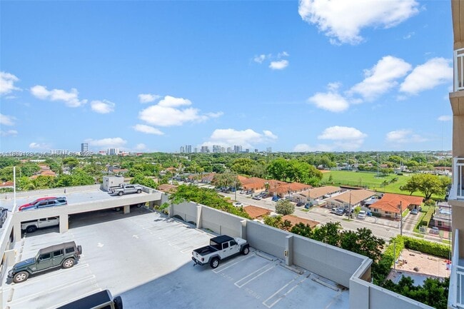 Building Photo - 2665 SW 37th Ave