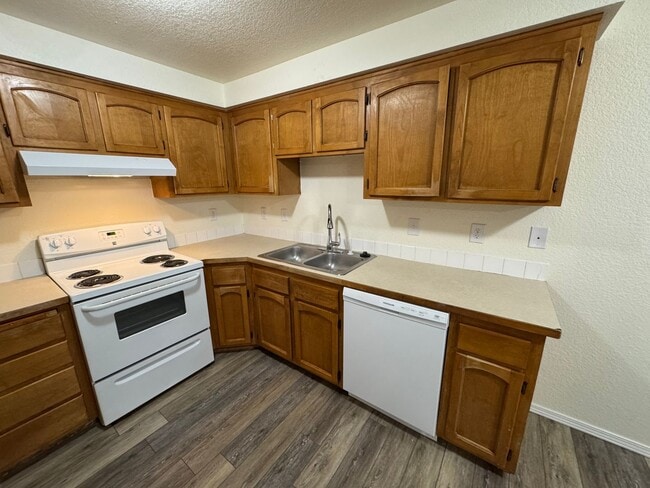 Building Photo - 306 S 20th St