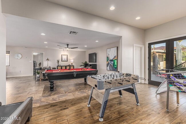 Building Photo - 5821 E Cactus Rd