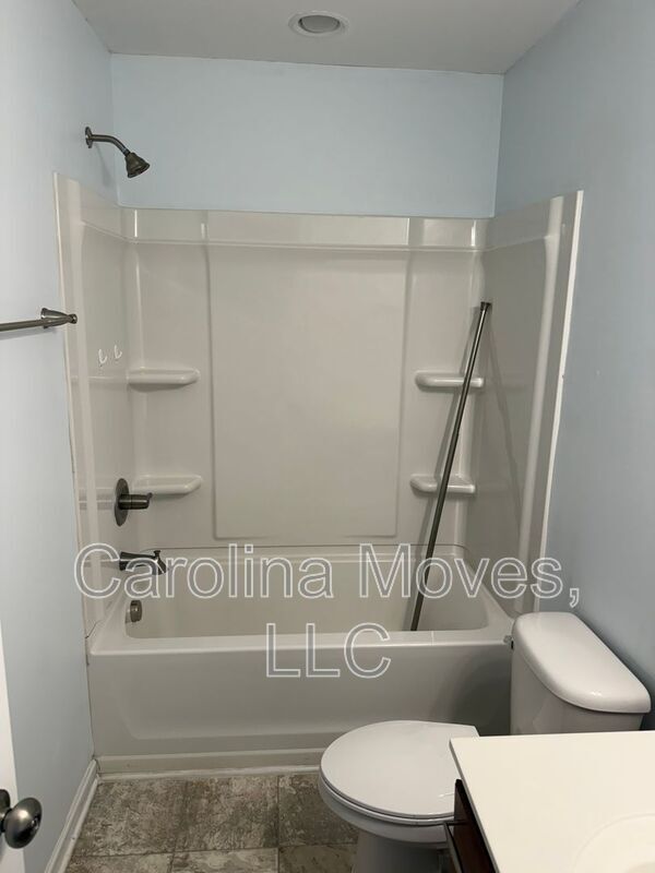 Building Photo - 123 Dunnsmore Dr