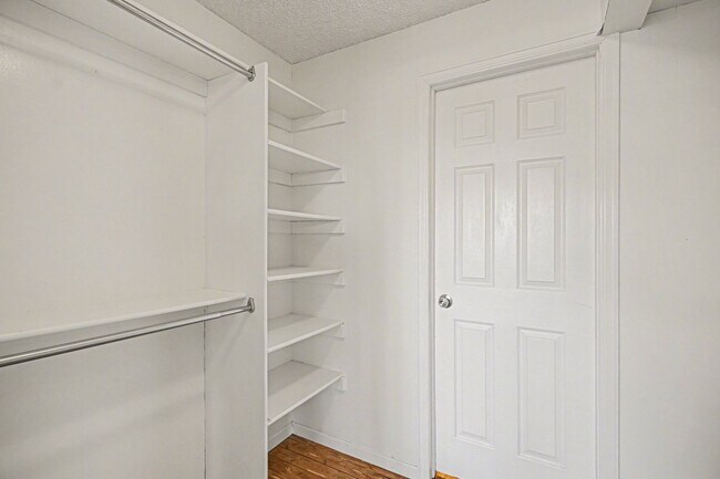 Building Photo - Ground Level Condo! 1 Bed 1 Bath In Littleton!