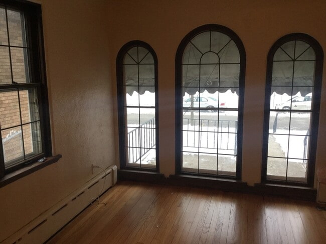 Building Photo - Comfortable 4 Bedroom Single Family Home