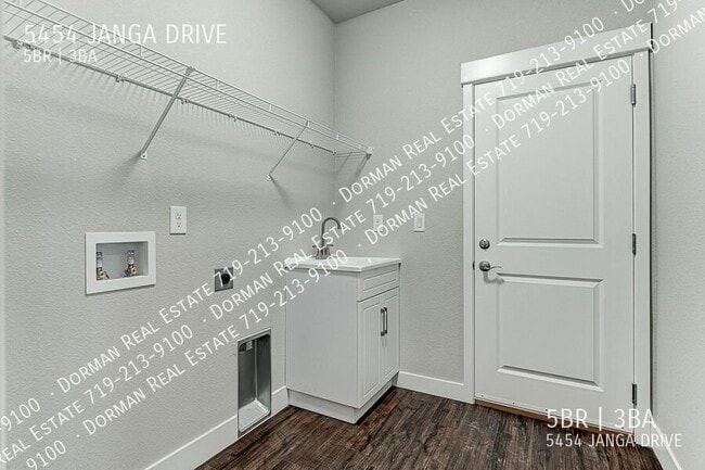 Building Photo - 5454 Janga Dr