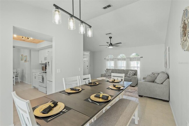 Building Photo - 5577 Sweetwater Oak Dr