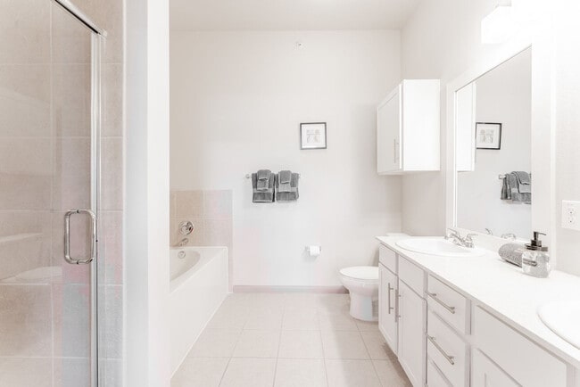 Building Photo - 2301 1/2 Montopolis Dr