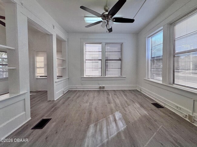 Building Photo - 436 N Grandview Ave