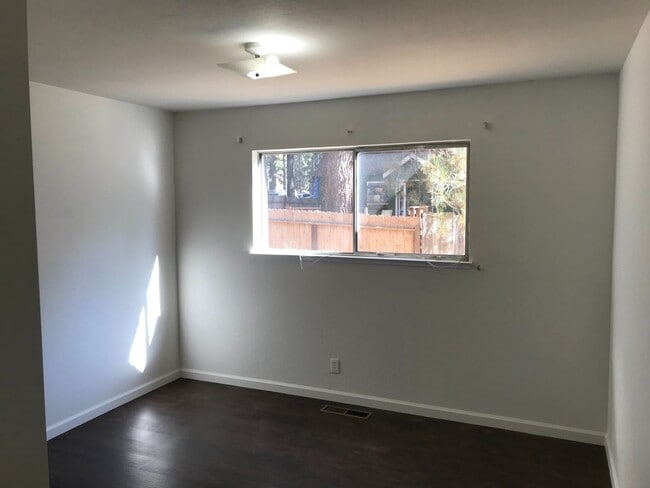 Building Photo - *LONG TERM RENTAL* Unfurnished