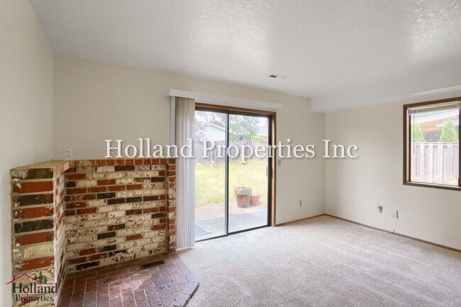 Building Photo - 1717/1719 Springbrook Way