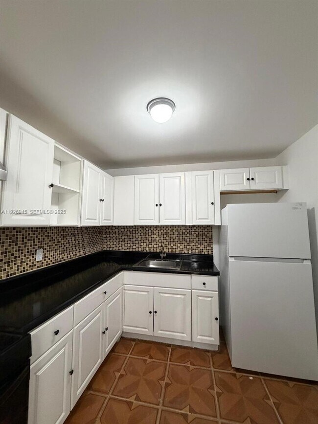 Building Photo - 15205 NE 6th Ave