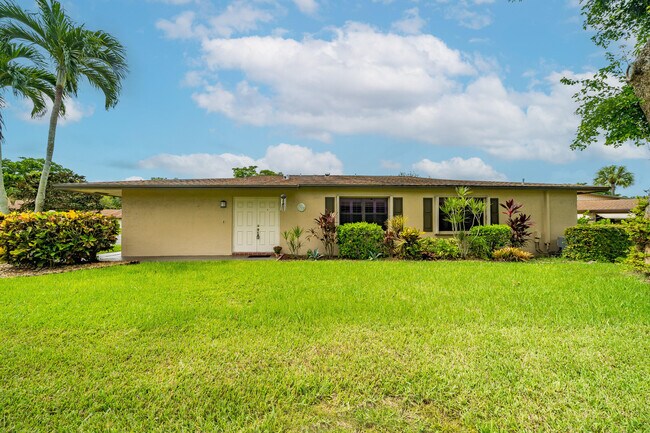 Building Photo - 1651 Palmland Dr