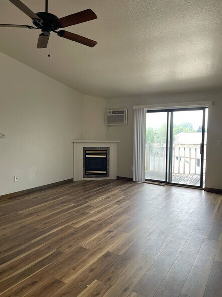 Building Photo - 2855 Glen Creek Pl