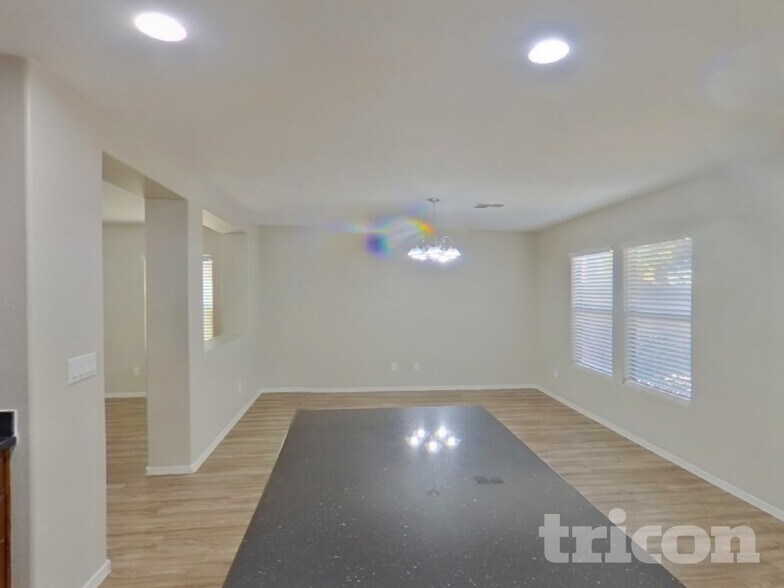 Building Photo - 40268 W Helen Ct