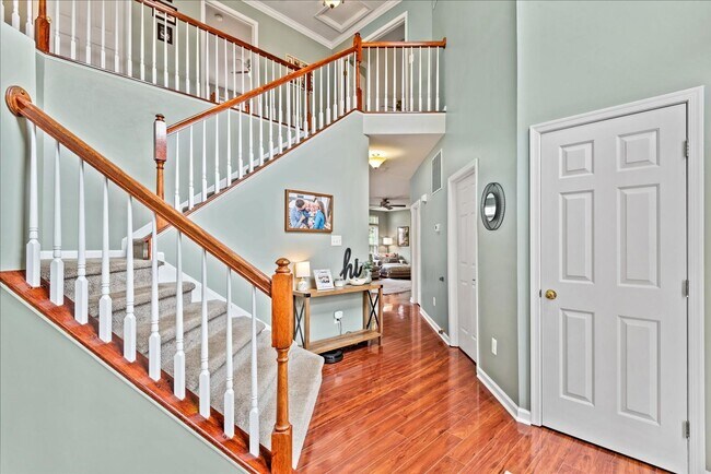 Building Photo - Beautiful 5-bedroom home close to VRE, I-95, shopping and much more!