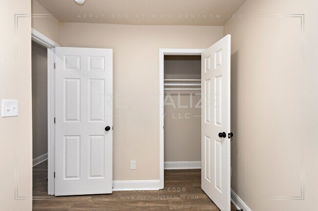 Building Photo - 1704 McGill Ave