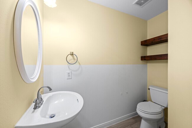 Building Photo - 2207 Thistlerock Ln
