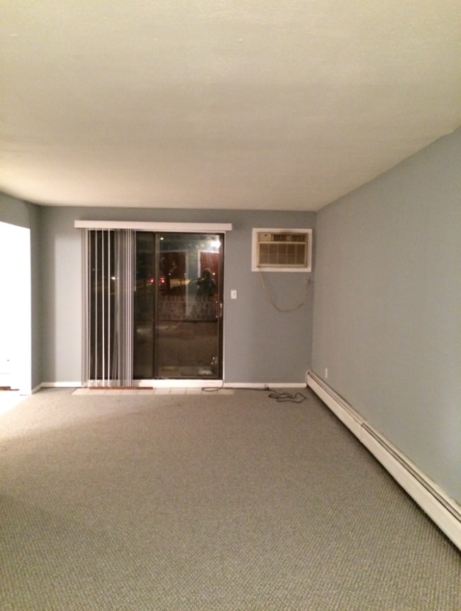 Building Photo - 62 Country Club Ln