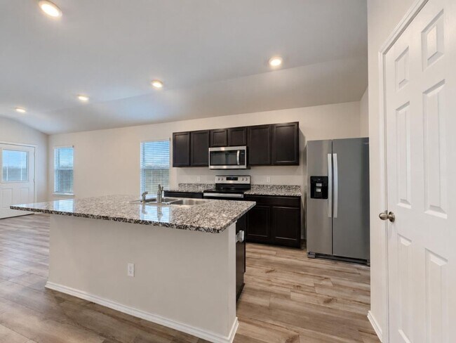 Building Photo - 1073 Ottoman Lp