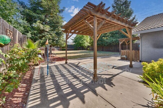 Building Photo - 617 Vernon Oaks Dr