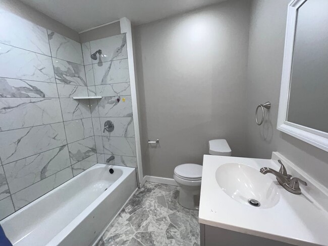 Building Photo - 2 bedroom, 1.5 bath house