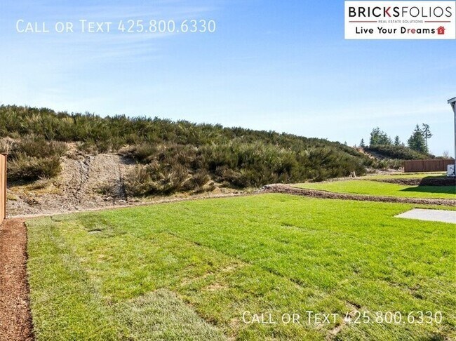Building Photo - Inviting Home in Port Orchard with a Perfe...
