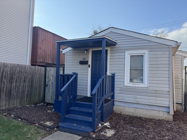 Primary Photo - 1461 W 114th Pl