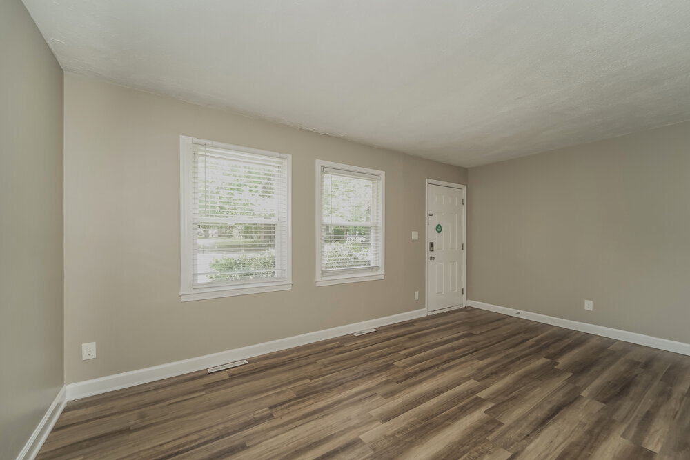 Building Photo - 4700 Hidden Valley Rd