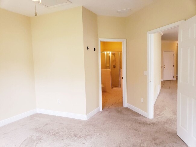 Building Photo - 3 bedroom town home for rent early January 2026, gated community with a garage for $1725 per month